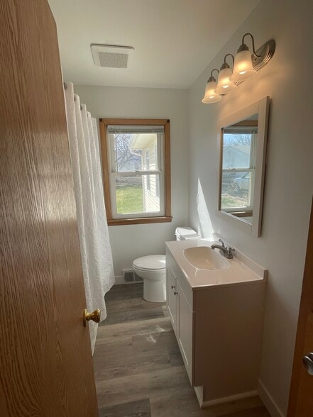 Building Photo - 1422 9th St NW