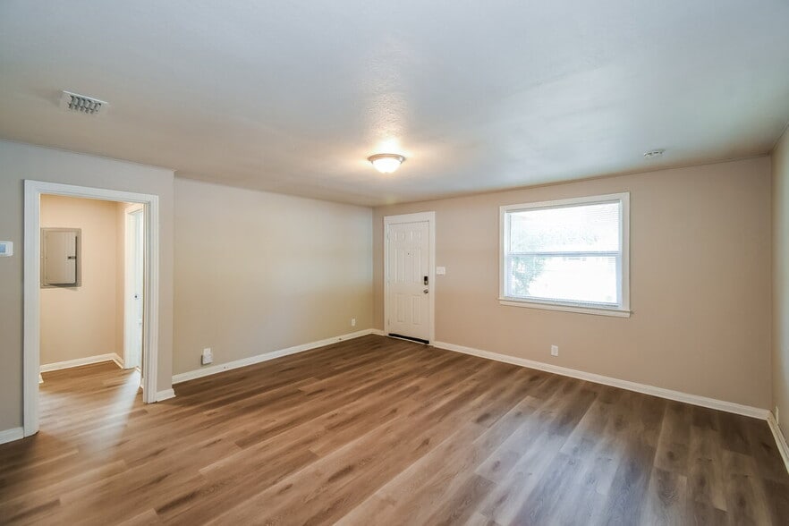 Building Photo - 5405 Sharon Terrace