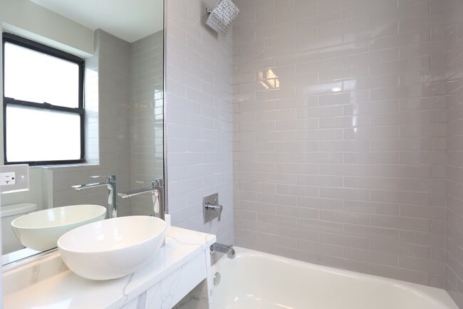 Building Photo - 508 W Belmont Ave