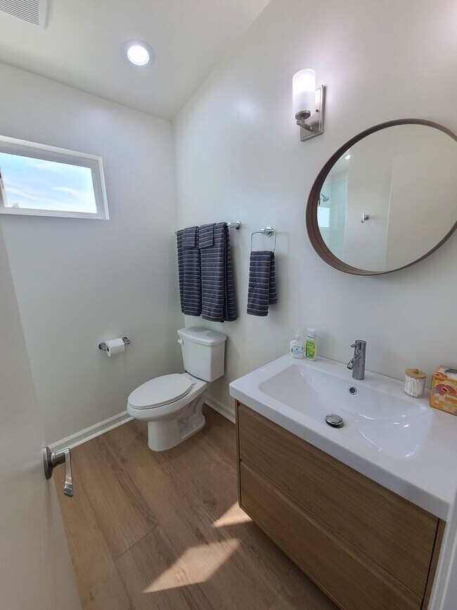 Building Photo - New built and fully furnished 2 bed 2. 5 baths in Point Loma