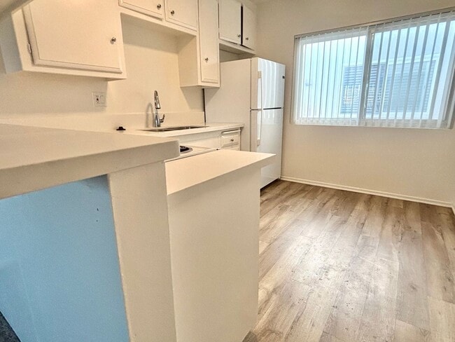 Building Photo - 205 Avenue H