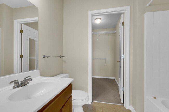 Building Photo - Charming 3BR Home with Private Fenced Backyard in Hunter’s Bend – Move-In Ready!