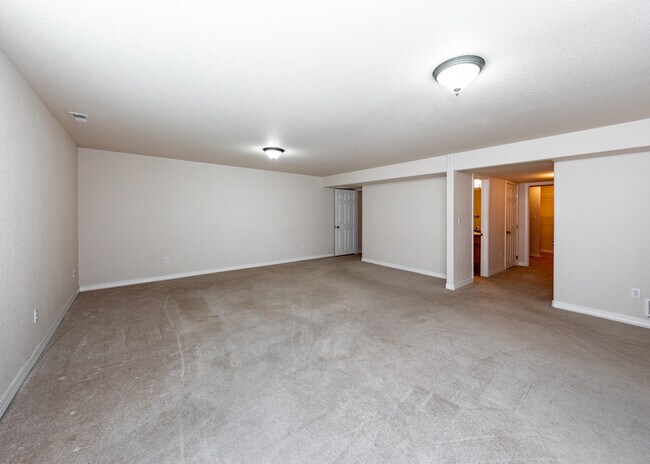 Building Photo - 5607 University Village View