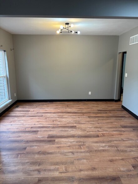 Building Photo - 1028 Pierpoint Ln