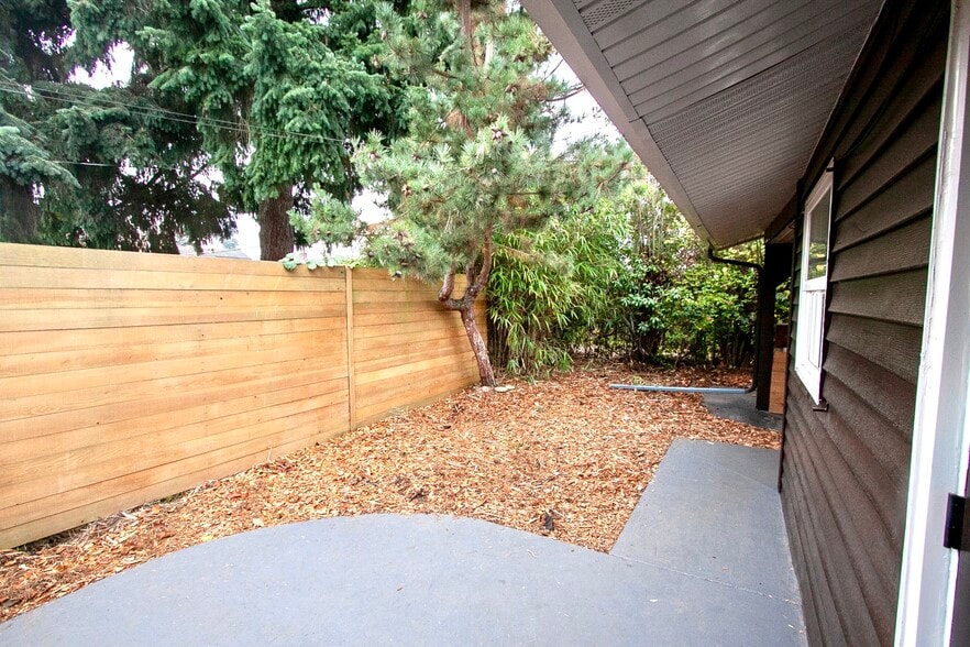 Building Photo - 4633 N Gantenbein Ave