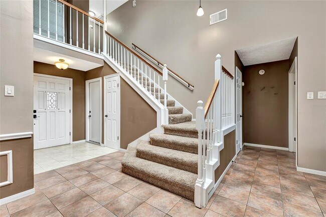 Building Photo - 15131 Cranbourne Dr