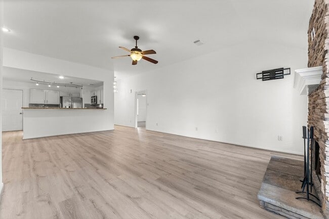 Building Photo - 351 Fantasy Ln