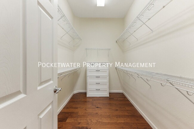 Building Photo - 3533 Parkside Center Dr