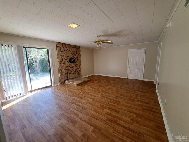 Building Photo - 8598 Meadowbrook Dr