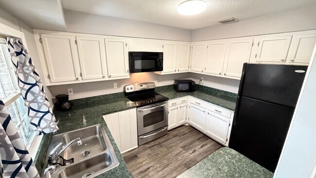 Building Photo - Timeless Charm Meets Modern Living — A 2BD/2BA Casselberry Gem You’ll Fall In Love With! WASHER &...