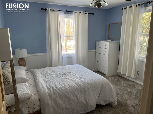 Building Photo - Fully Furnished Rental w/Steam Room & Sauna!