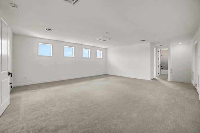 Building Photo - 20161 SE Bridgewater Dr