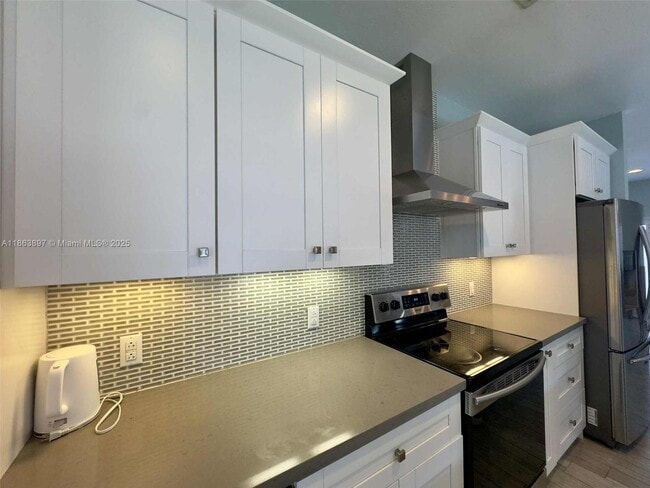Building Photo - 241 W Seaview Dr