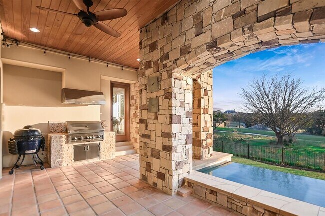 Building Photo - 211 Jack Nicklaus Dr