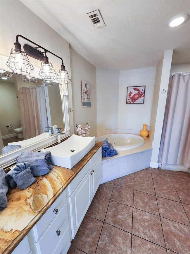 Building Photo - 16819 Front Beach Rd