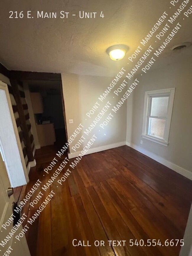 Building Photo - 216 E Main St