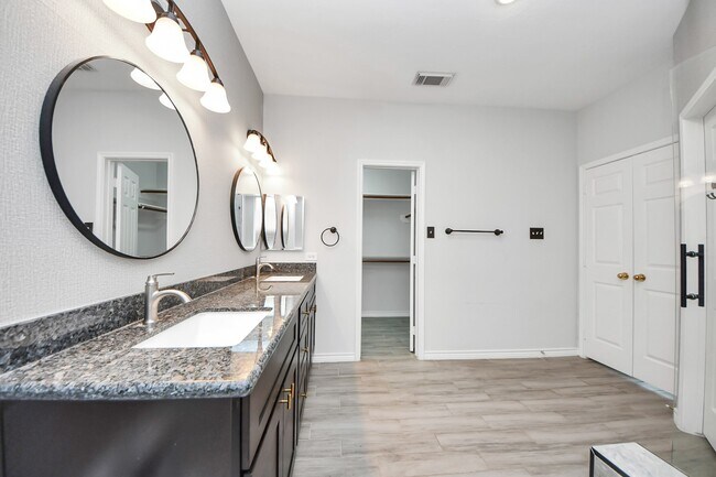 Building Photo - 11514 Mill Bridge Ct