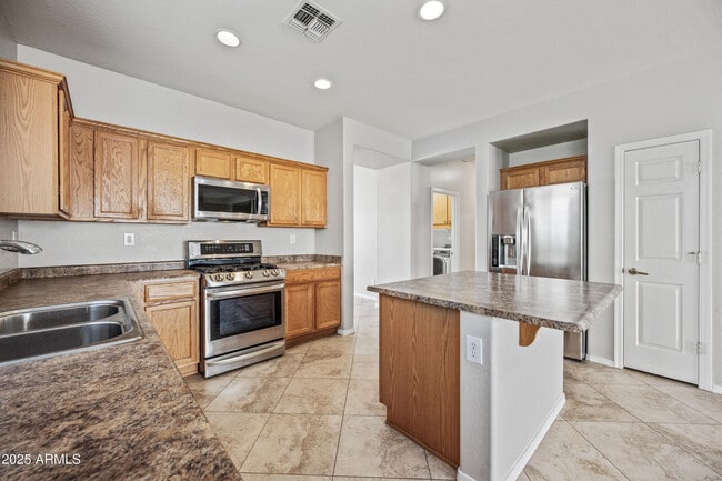 Building Photo - 3738 W Memorial Dr