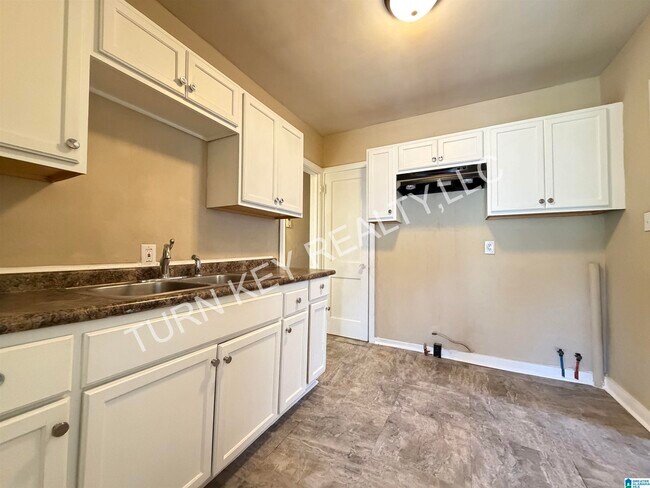 Building Photo - 305 McPherson Ave