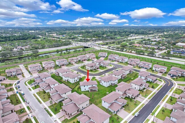 Building Photo - 4422 SW 122nd Ter