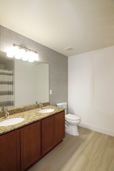 Master bathroom - 4635 Chatterton Way