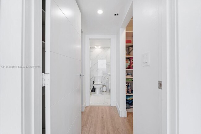 Building Photo - 7601 E Treasure Dr