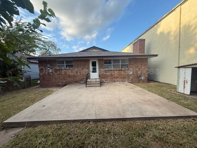 Building Photo - 118 SW 1st St