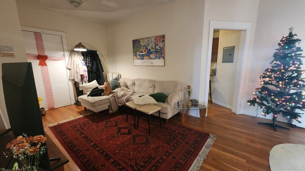 Building Photo - 19 Thatcher St