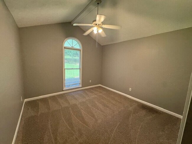 Building Photo - 108 Wolverine Ct