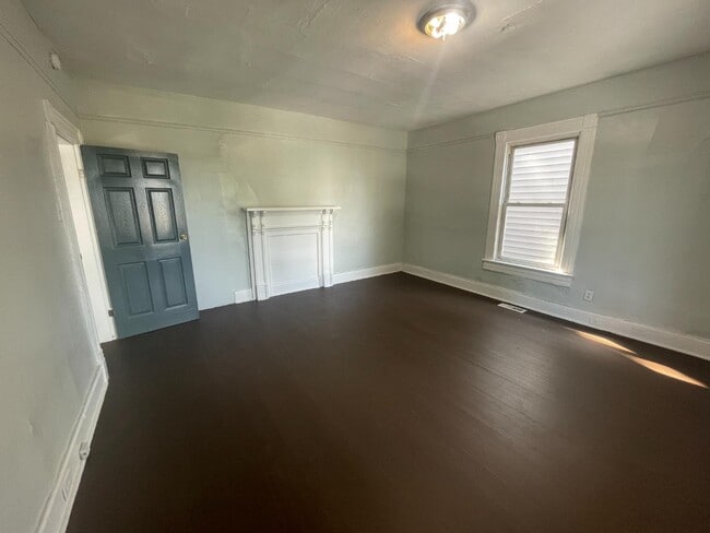 Building Photo - 2019 Main St