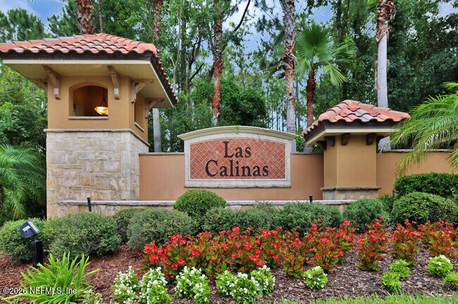 Building Photo - 331 Los Alamos St