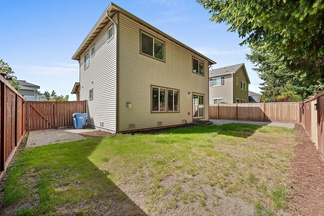 Building Photo - Charming 3-Bed Craftsman in DuPont | Trail...