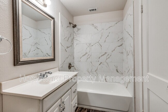 Building Photo - 4256 Standish Rd