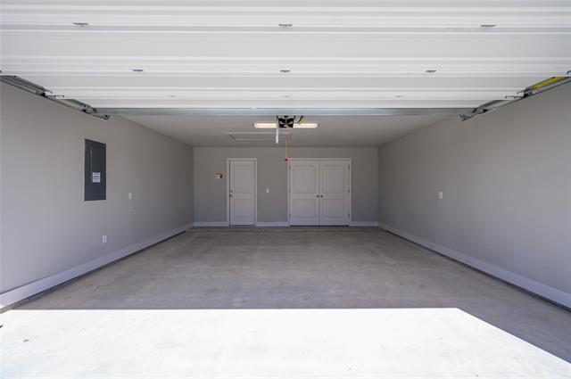 Building Photo - 2801 Tulip Dr