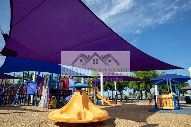 Building Photo - 18175 W Smokey Dr