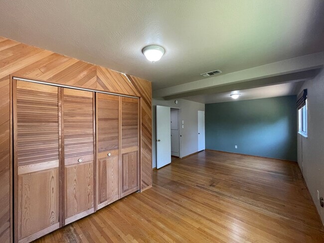 Building Photo - Charming & Unique Fair Oaks Home with Deta...