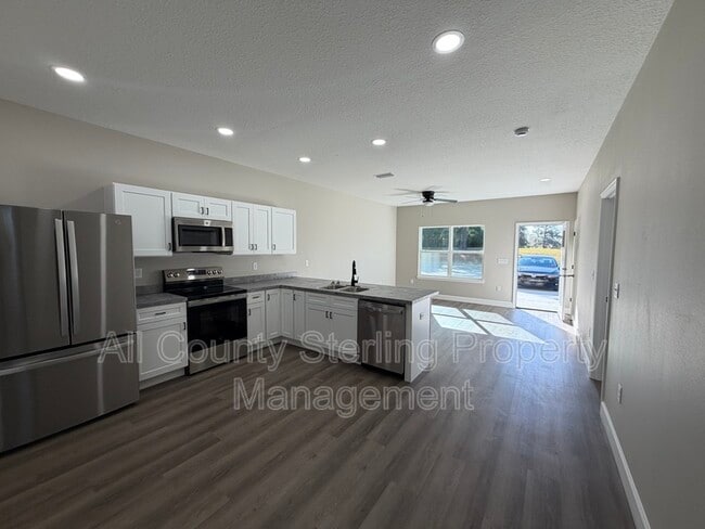 Building Photo - 1418 SE Magnolia Loop