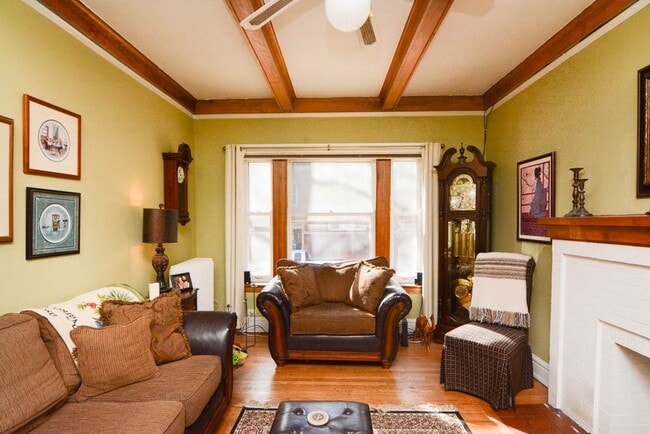 Building Photo - 1408 W Rosemont Ave