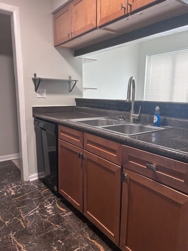 Building Photo - Newly Renovated Two Bedroom Condo Available! Move In Ready!