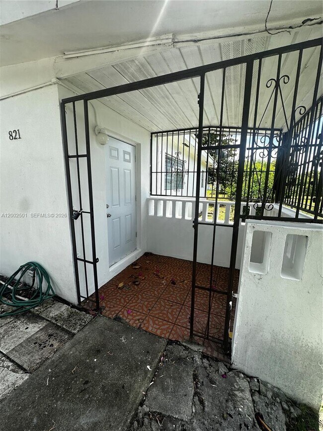 Building Photo - 821 SW 2nd St