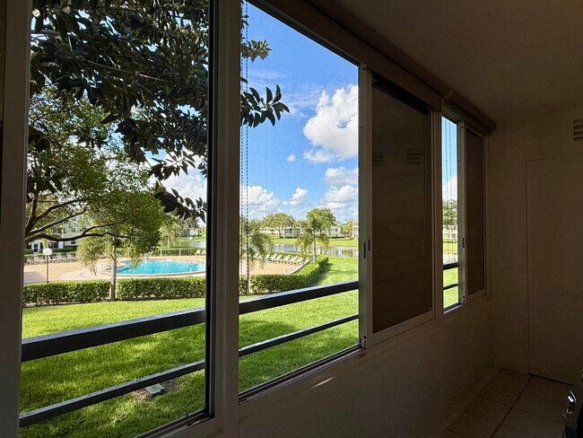 Building Photo - 143 Dorset D