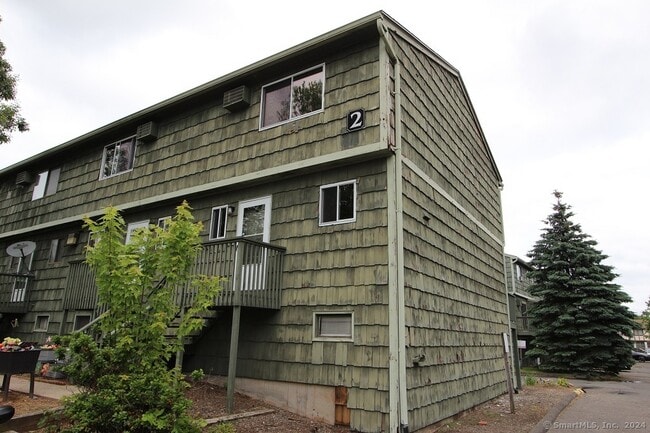 Building Photo - 1400 Meriden Rd