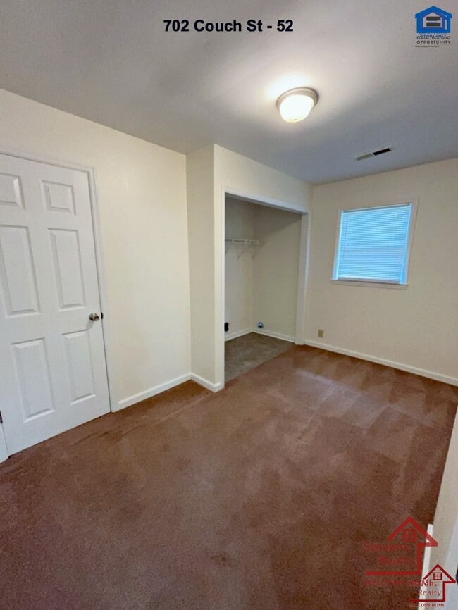 Building Photo - 702 Couch St