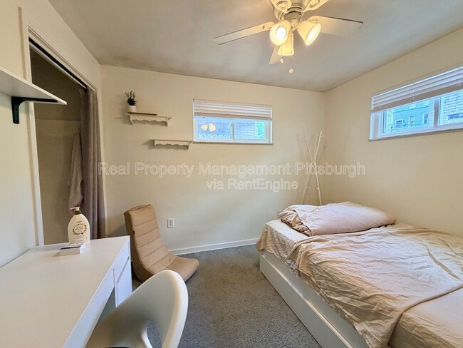 Building Photo - 433 Ella St