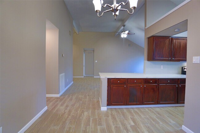 Building Photo - 7007 Glen Rosa Dr