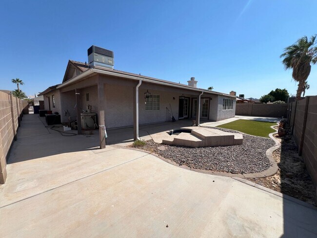 Building Photo - 3 BEDROOM HOME IN THE FOOTHILLS WITH A SPA!