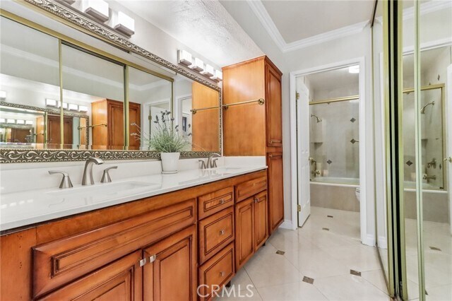 Building Photo - 10 Pantano