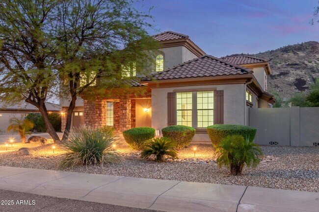 Building Photo - 5811 W Bonanza Ln
