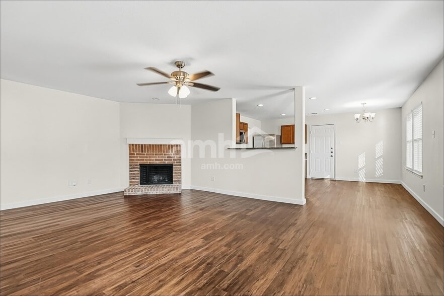 Building Photo - 803 Windflower Dr
