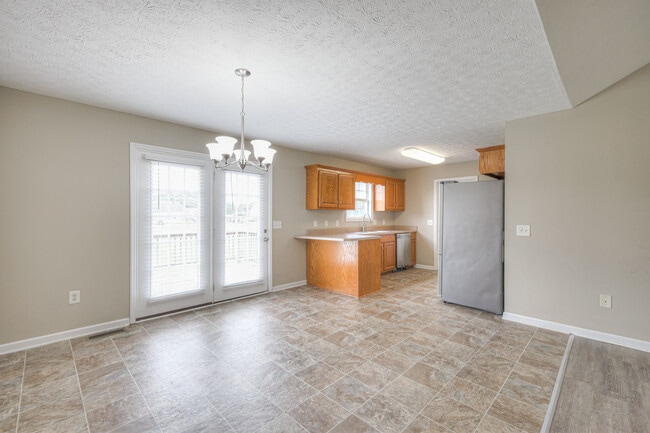 Building Photo - 119 Broomsage Cir